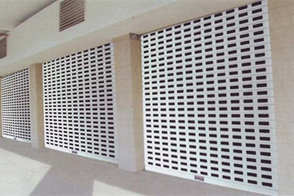 濟(jì)南卷簾門廠家教大家如何選擇適合自己的卷簾門，建議收藏！